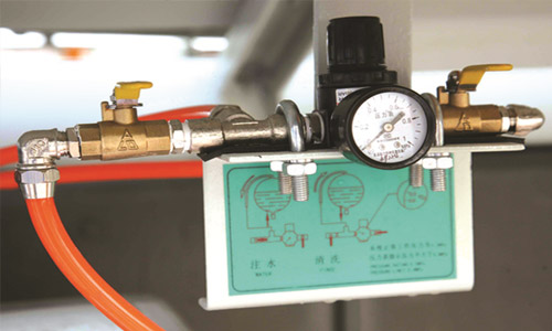 供水系统：气压供水，操作简单，压力大。