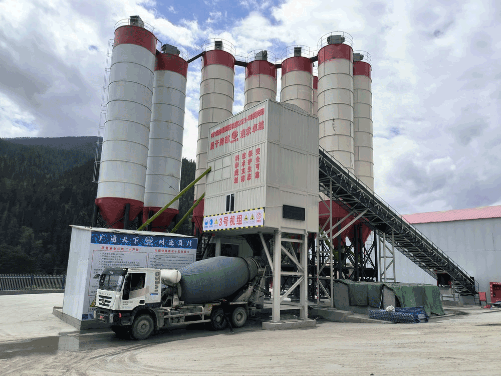 方圆HZS180型箱式混凝土搅拌站助力川藏铁路鲁朗车站特大桥建设